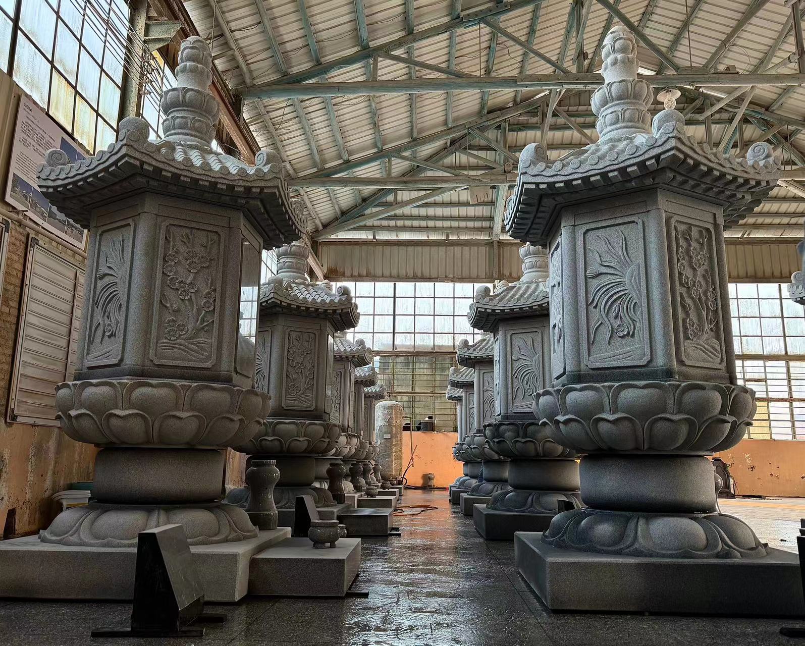 Erben von Handwerkskunst und Gravur Eternity - Xingyan Stone Carving Factory vervollständigt maßgeschneidertes Familiengrabsteinprojekt