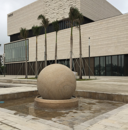 Die Xingyan -Steinskulptur schafft den größten Feng Shui -Ball auf dem chinesischen Festland in Zhuhai
