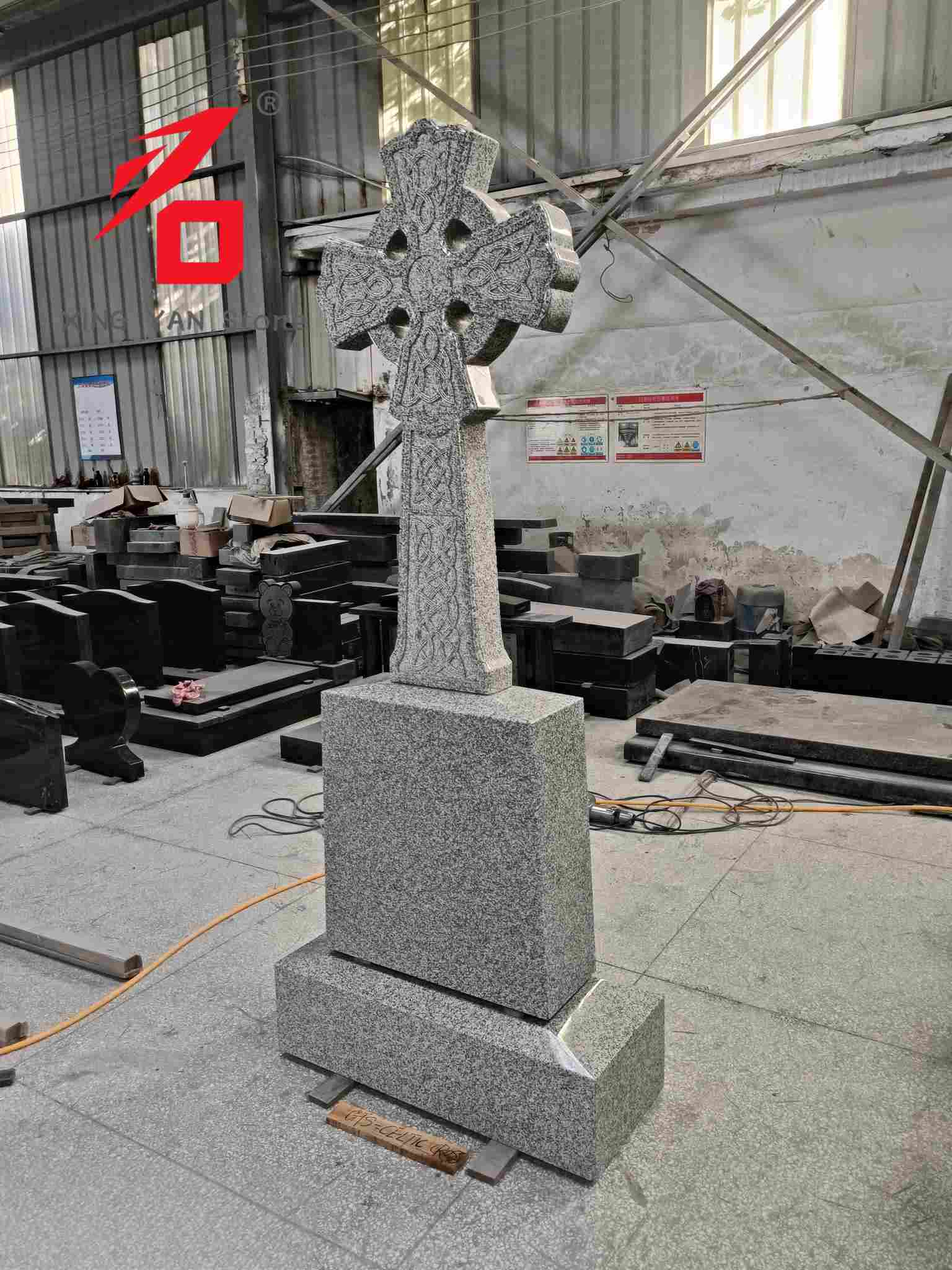 Europäischer und amerikanischer Cross-Granit-Grabstein