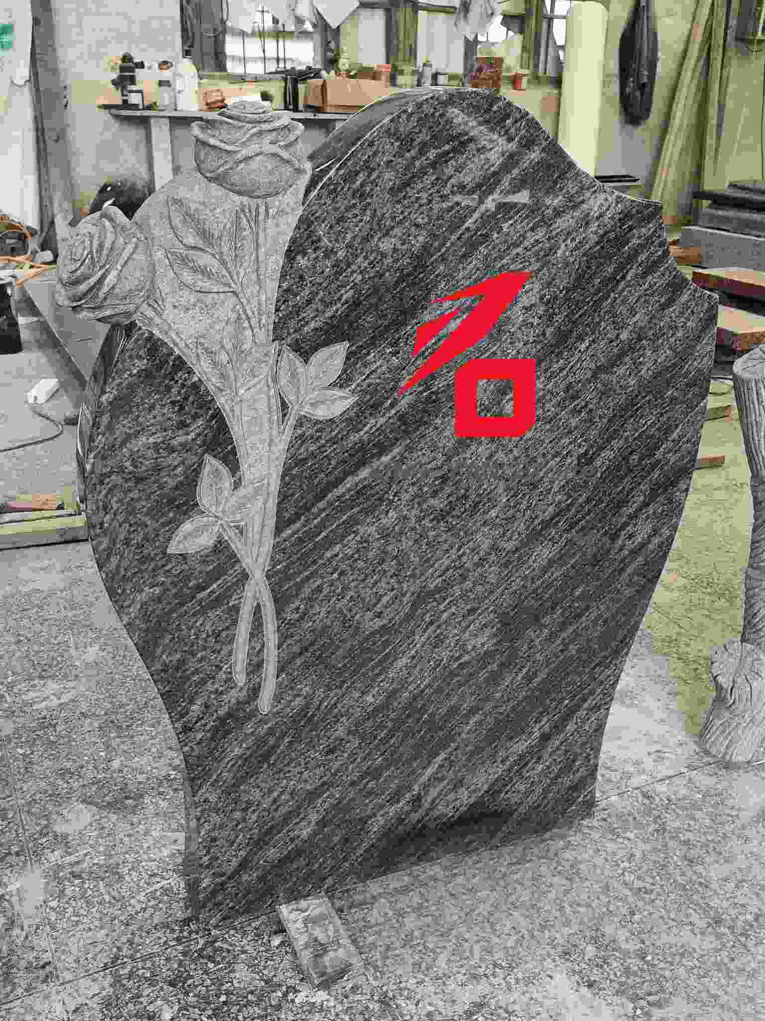 Herzförmiger Rosen-Grabstein