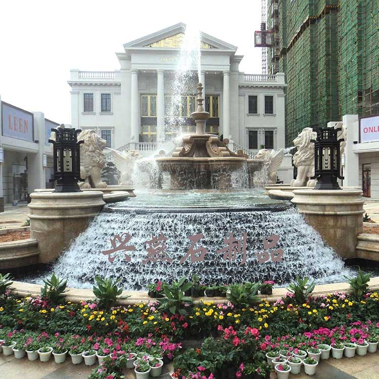 Fließender Brunnen im Löwenstil